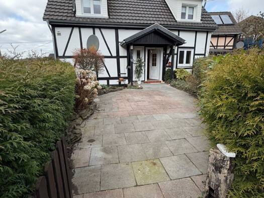 Einfamilienhaus zum Kauf provisionsfrei 220.000 € 5 Zimmer 100 m² 151 m² Grundstück Im Garten 8 Dorn Reichshof 51580