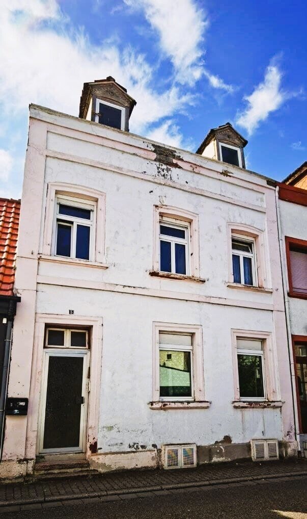 Reihenmittelhaus zum Kauf 195.000 € 9 Zimmer 185 m²<br/>Wohnfläche 100 m²<br/>Grundstück Germersheim Germersheim 76726