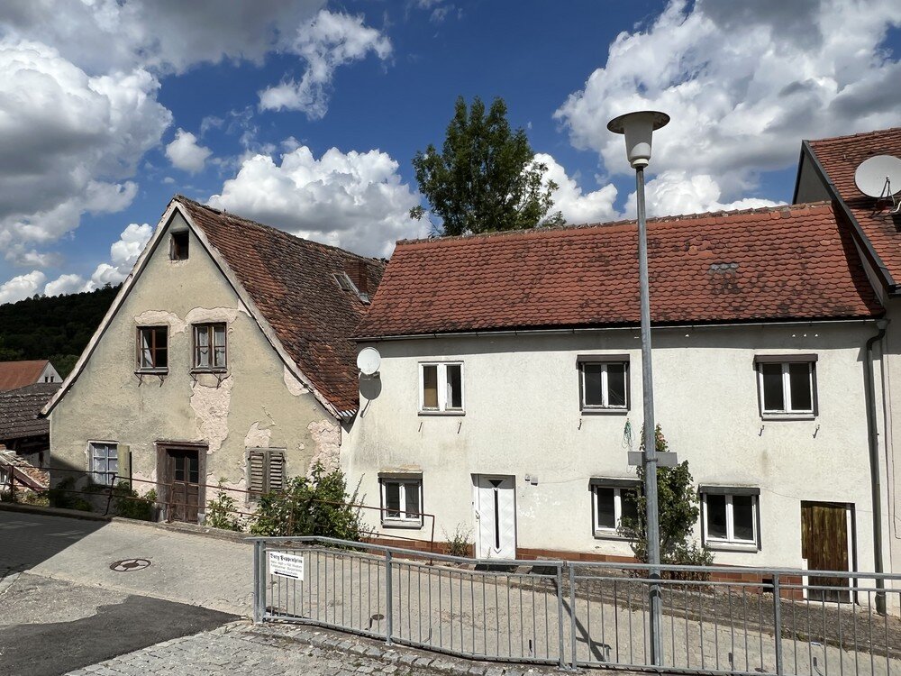 Einfamilienhaus zum Kauf 99.000 € 8 Zimmer 225 m²<br/>Wohnfläche 222 m²<br/>Grundstück Pappenheim Pappenheim 91788