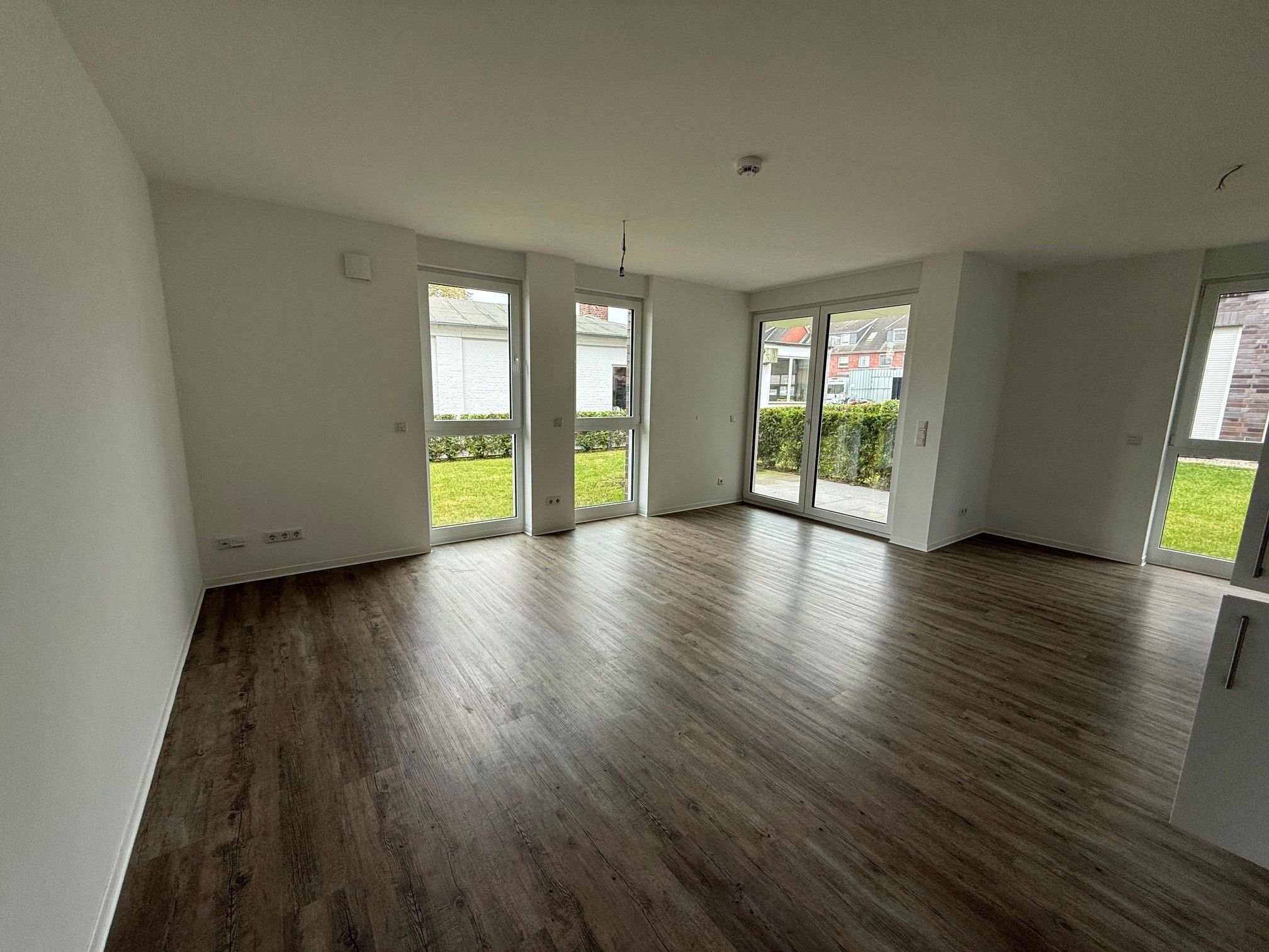 Wohnung zur Miete 1.050 € 3 Zimmer 83,5 m²<br/>Wohnfläche EG<br/>Geschoss 15.11.2024<br/>Verfügbarkeit Elmshorner Straße 87 Wahlbezirk 004 Pinneberg 25421