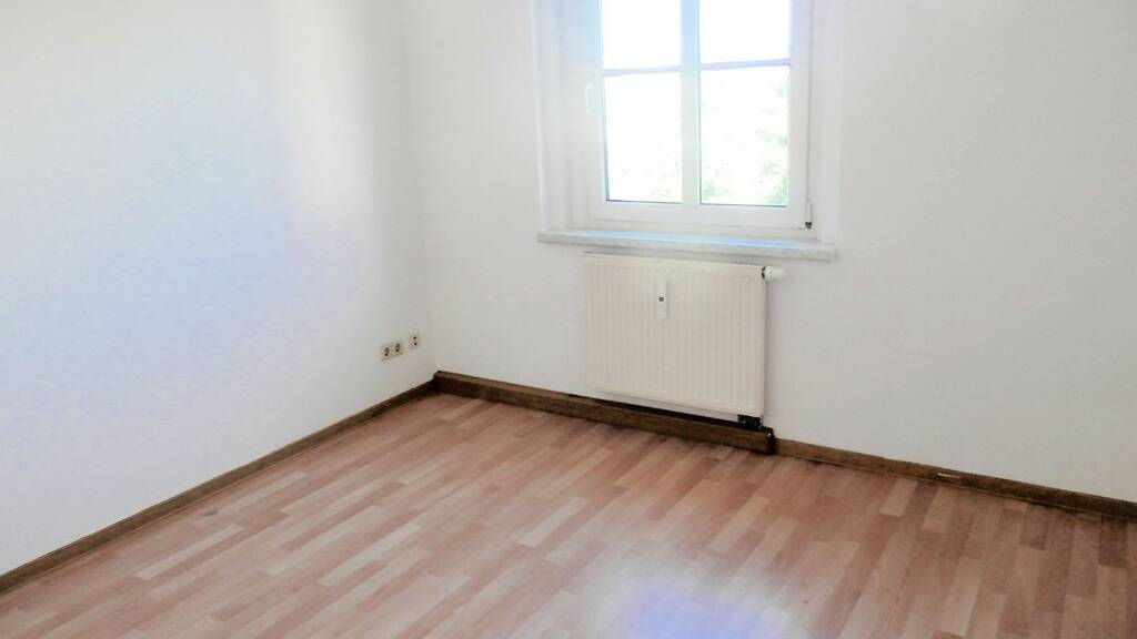 Wohnung zur Miete 255 € 2 Zimmer 42 m² 1. Geschoss frei ab sofort Josepg Haydn Straße Werdau 08412