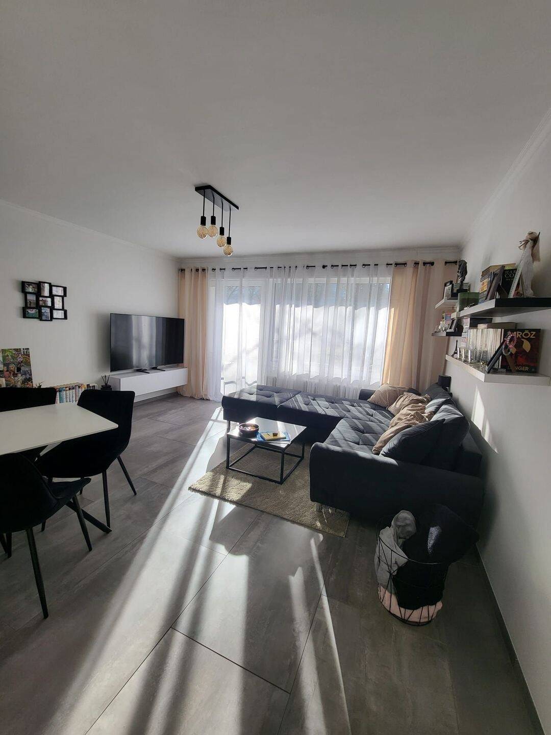 Möblierte, preisbewusste 2 Zimmer Wohnung mit Balkon