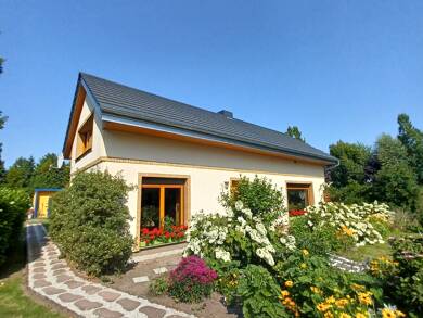 Haus zum Kauf 8 Zimmer 300 m² 5.823 m² Grundstück Martenshagen Löbnitz 18314