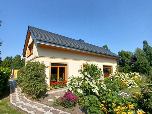 Haus zum Kauf 8 Zimmer 300 m² 5.823 m² Grundstück Martenshagen Löbnitz 18314