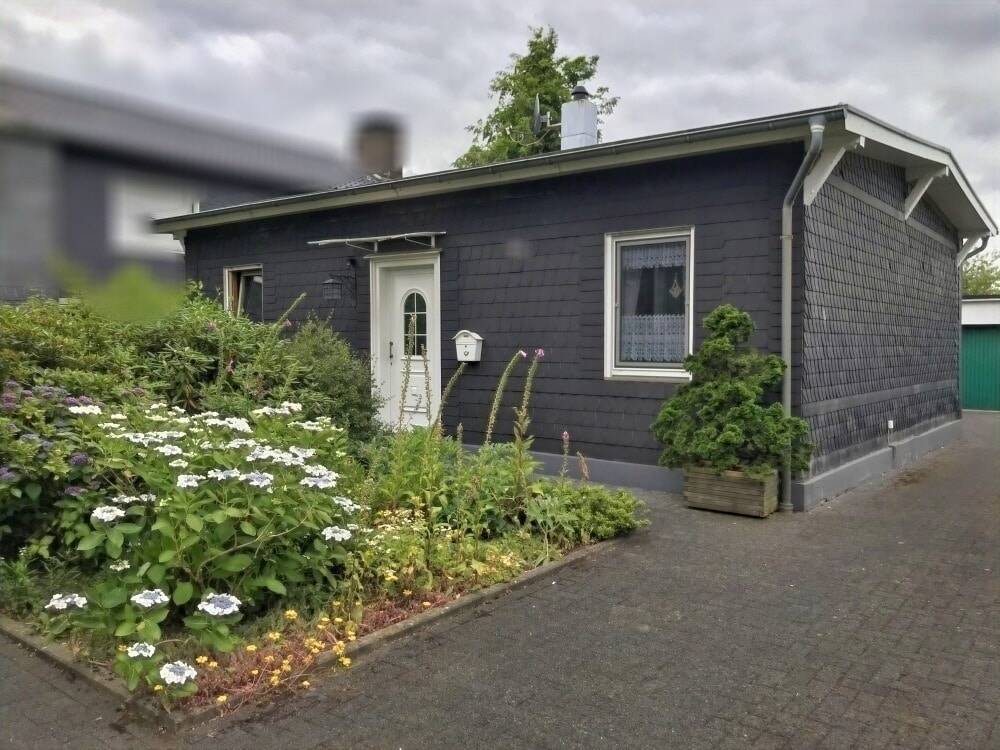 Immobilie in Wermelskirchen - Mehrfamilienhaus + Bungalow auf großem Grundstück - Bild 1