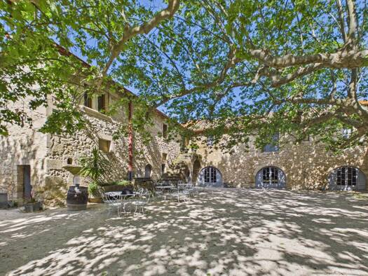 Schloss zum Kauf 2.990.000 € 16 Zimmer 388 m² 377.152 m² Grundstück Montfavet Banlieue Avignon 84000