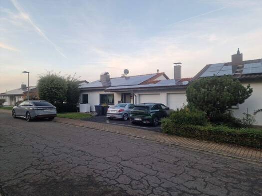 Reihenmittelhaus zur Miete 1.400 € 8 Zimmer 153 m² 579 m² Grundstück frei ab 01.01.2026 Riegelsberg 66292