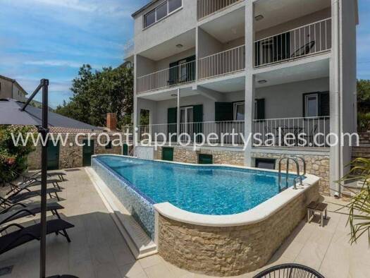 Villa zum Kauf 1.200.000 € 5 Zimmer 240 m² 450 m² Grundstück Trogir 21220
