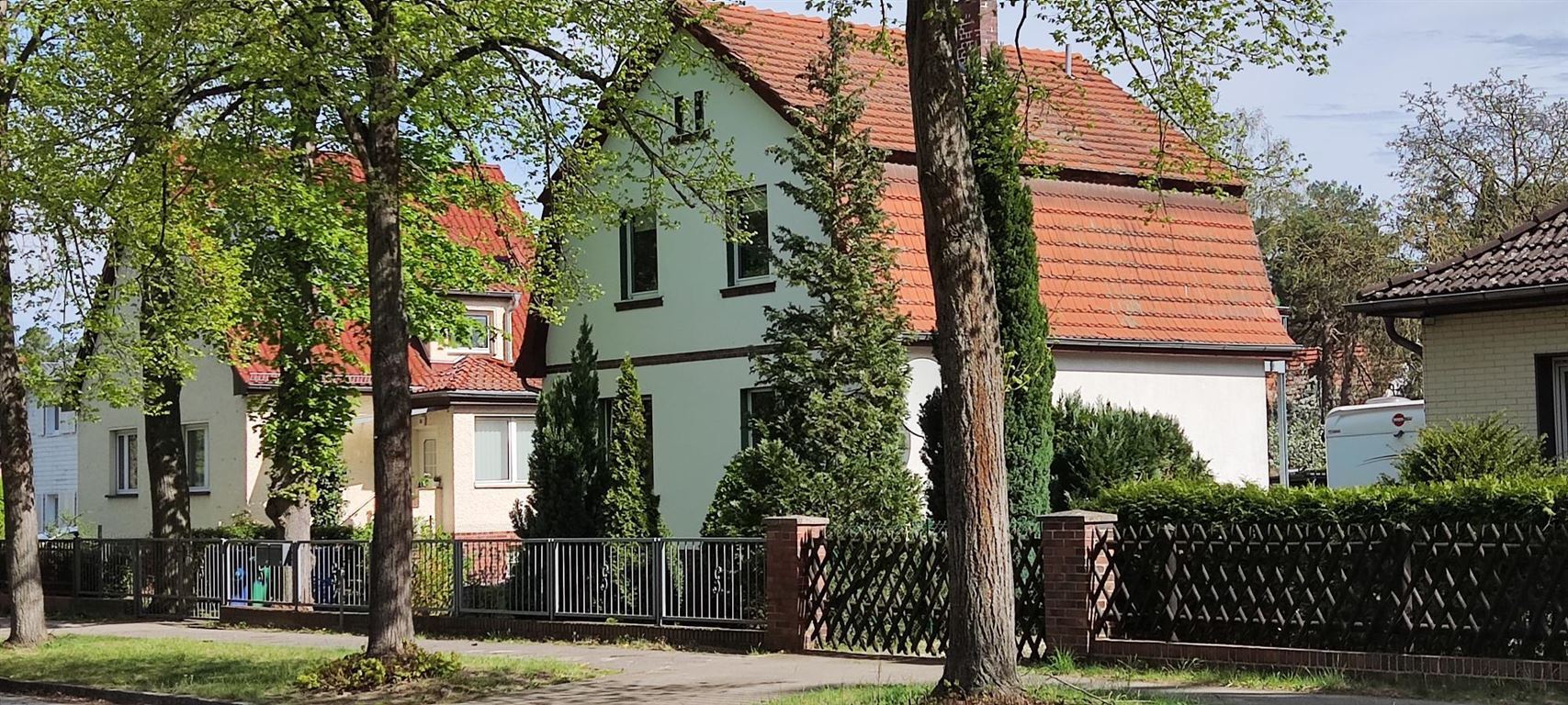 Einfamilienhaus zum Kauf 365.000 € 4 Zimmer 105 m²<br/>Wohnfläche 902 m²<br/>Grundstück Uhlandallee 86 Eichwalde 15732