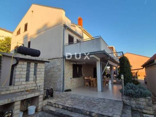 Einfamilienhaus zum Kauf 1.100.000 € 11 Zimmer 258 m² 300 m² Grundstück Sveti Filip i Jakov 23207
