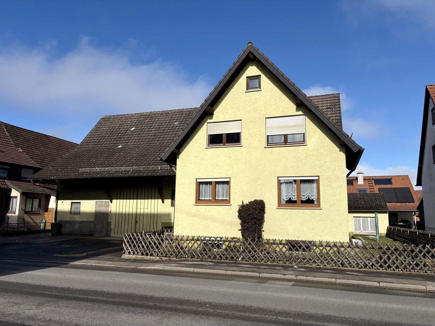 Immobilie in Hildrizhausen - 2-Familien-Haus mit Scheune für individuelle Wohnträume - Bild 0