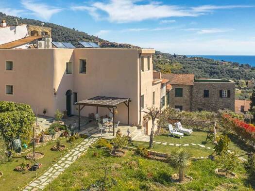 Stadthaus zum Kauf 1.500.000 € 8 Zimmer 447 m² 1.430 m² Grundstück Meerblick Pompeiana 18015