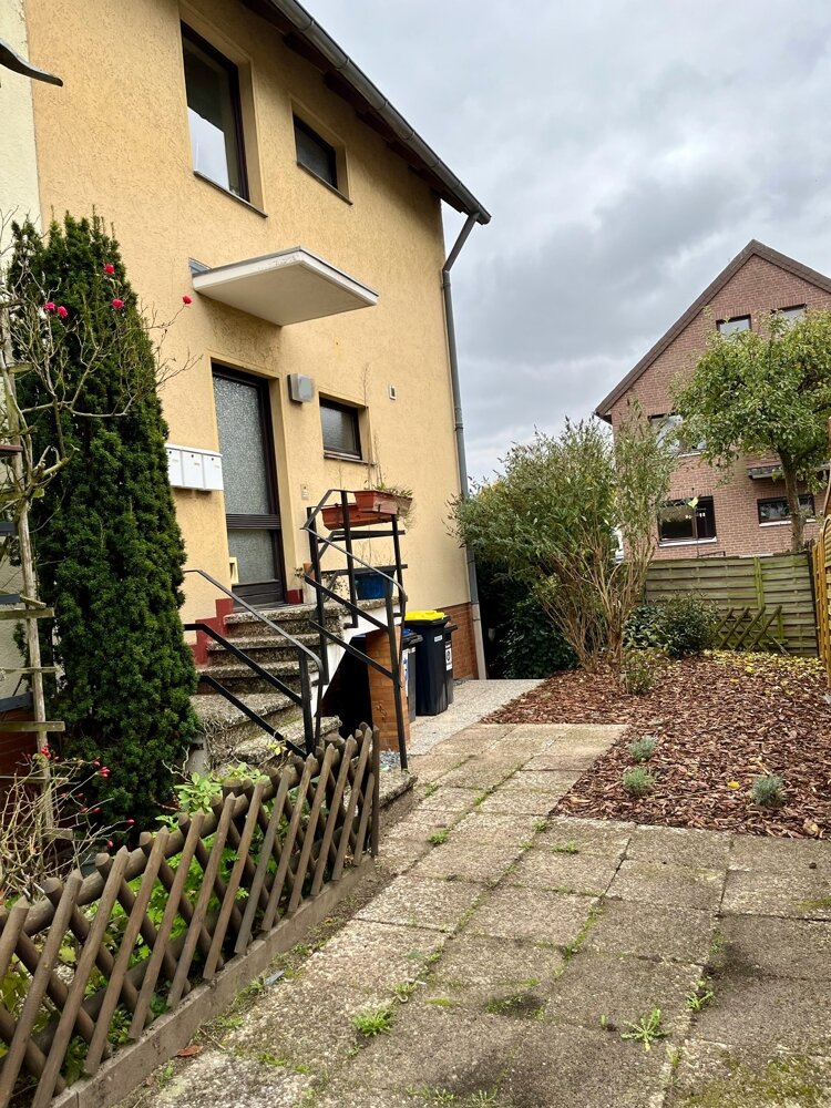 Mehrfamilienhaus zum Kauf 310.000 € 6 Zimmer 129,5 m²<br/>Wohnfläche 196 m²<br/>Grundstück Berenbostel - Nord Garbsen 30827