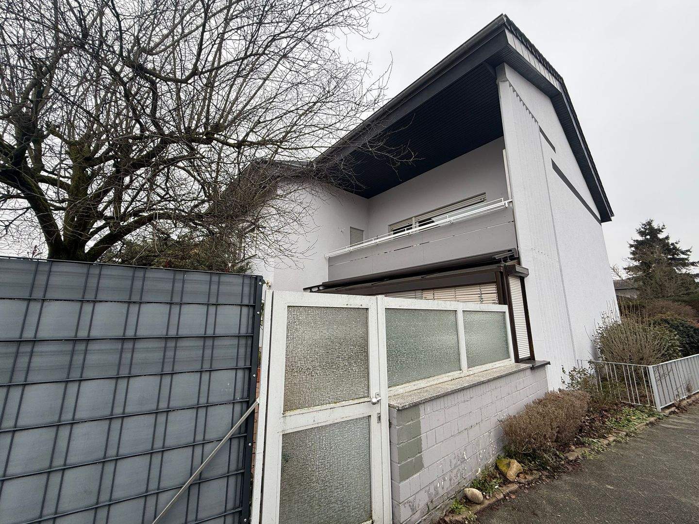 Immobilie in Ilvesheim - Ideal für Selbstnutzer und Kapitalanleger: Gepflegtes Mehrfamilienhaus mit Garten und Garage - Bild 2