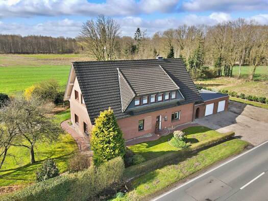 Mehrfamilienhaus zum Kauf 398.000 € 10 Zimmer 252 m² 2.000 m² Grundstück Bakumer Str. 30 Schwichteler Cappeln (Oldenburg) / Schwichteler 49692