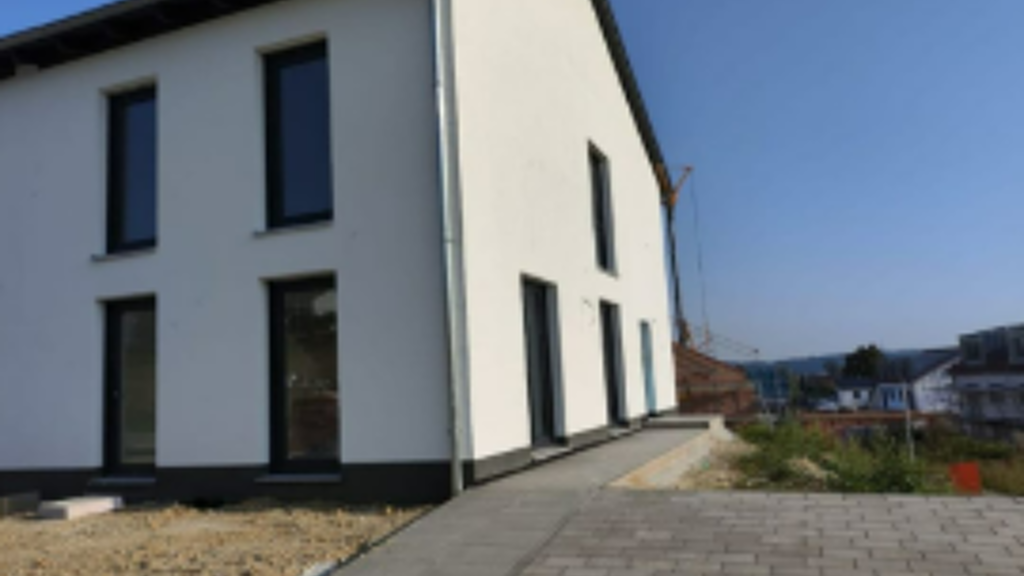 Doppelhaushälfte zur Miete 1.350 € 5 Zimmer 145 m² frei ab sofort Abwandten Eichendorf 94428