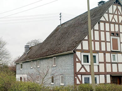 Doppelhaushälfte zum Kauf 129.000 € 5 Zimmer 132 m² 460 m² Grundstück Allenbach Hilchenbach 57271