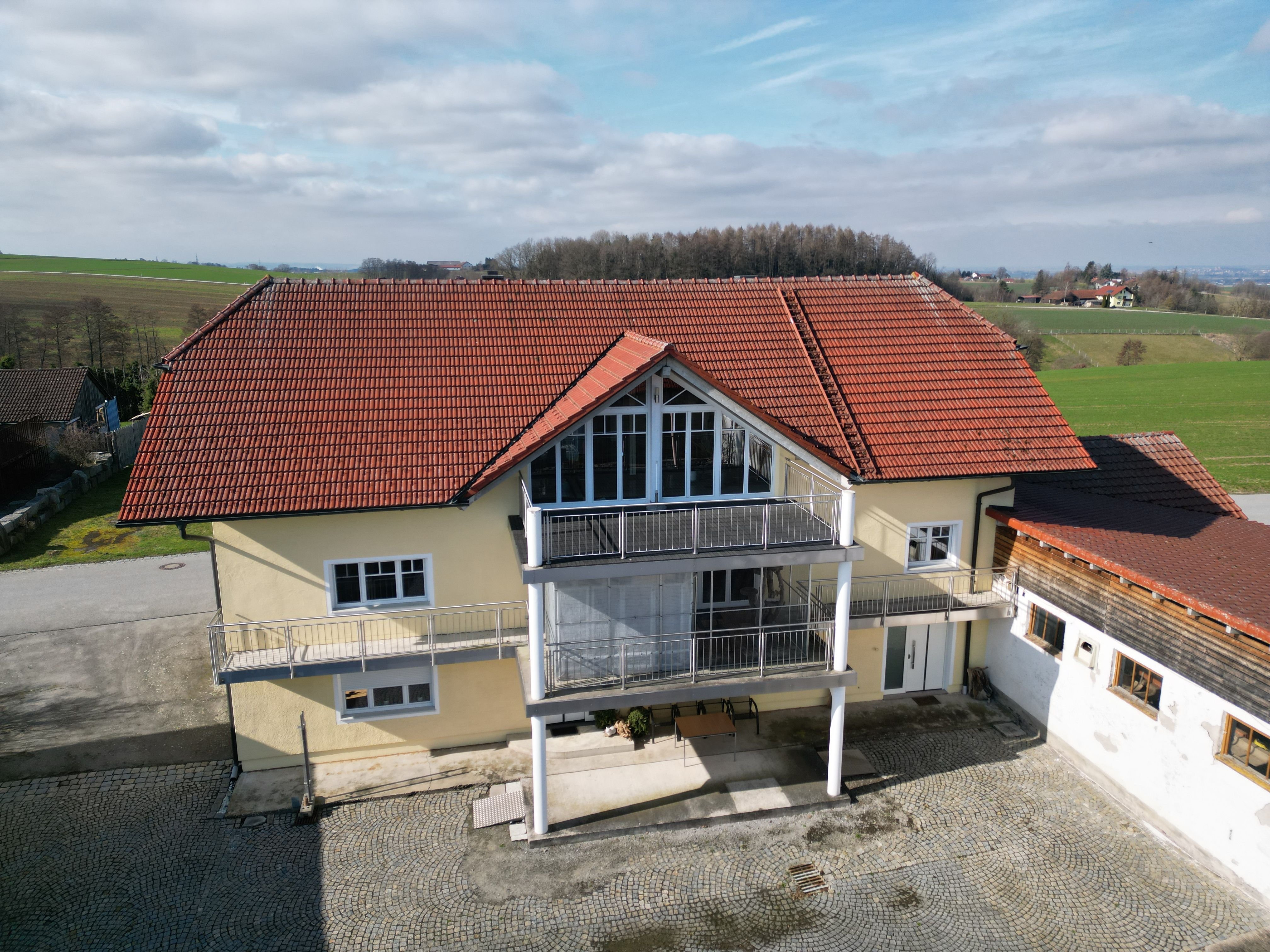 Bauernhaus zum Kauf 998.000 € 7 Zimmer 335 m²<br/>Wohnfläche 15.982 m²<br/>Grundstück Hölzlöd Vilshofen an der Donau 94474