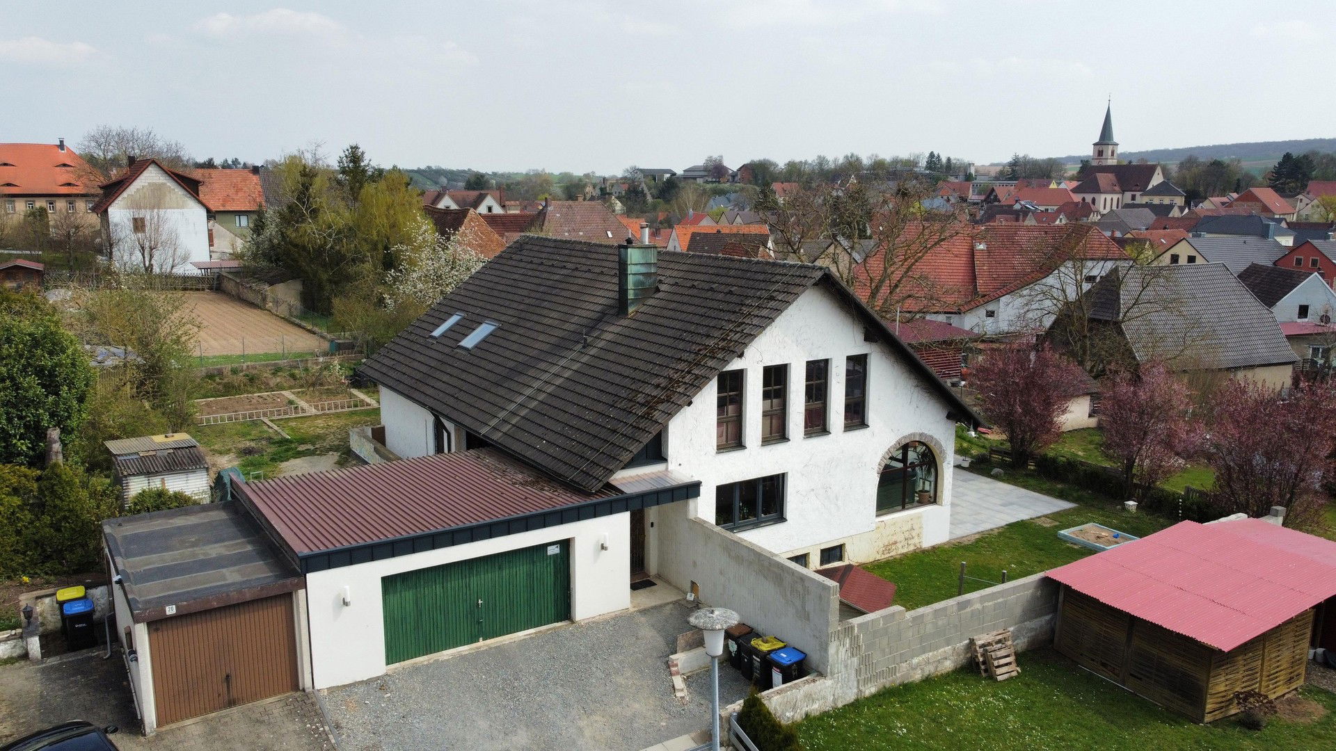 Einfamilienhaus zum Kauf provisionsfrei 574.000 € 12 Zimmer 289 m²<br/>Wohnfläche 1.024 m²<br/>Grundstück Bismarckstr. 18 Schwanfeld 97523