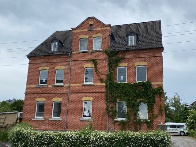 Mehrfamilienhaus zum Kauf 135.000 € 10 Zimmer 270 m²<br/>Wohnfläche 235 m²<br/>Grundstück Straße der Einheit 17 Wüstenbrand Hohenstein-Ernstthal 09337