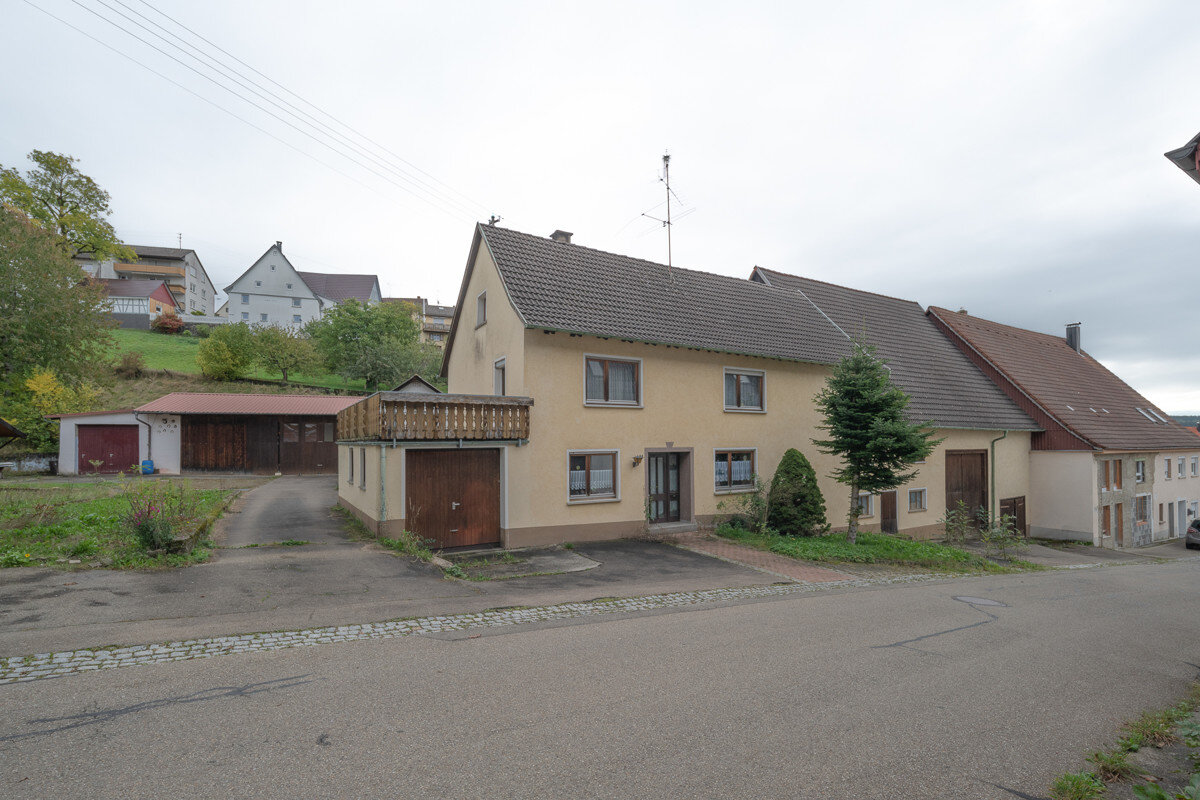 Bauernhaus zum Kauf 219.000 € 5 Zimmer 100 m²<br/>Wohnfläche 2.836 m²<br/>Grundstück Irndorf 78597