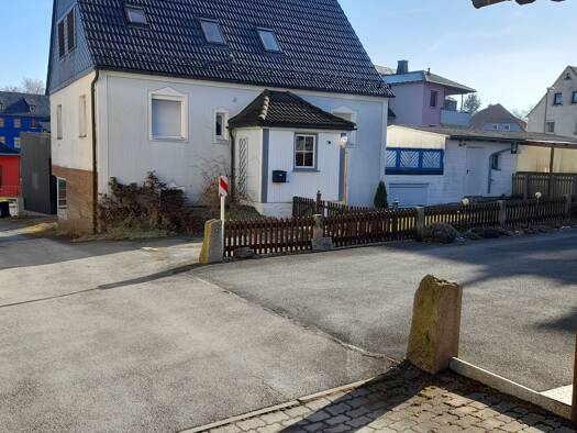 Haus zum Kauf 65.000 € 6 Zimmer 100 m² 272 m² Grundstück frei ab sofort Faber-Castell Str. 20 Geroldsgrün 95179