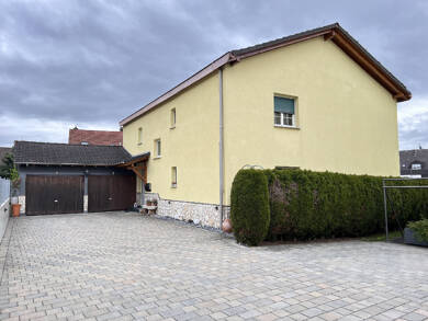 Mehrfamilienhaus zum Kauf 550.000 € 9 Zimmer 204 m² 440 m² Grundstück Erzingen Klettgau 79771