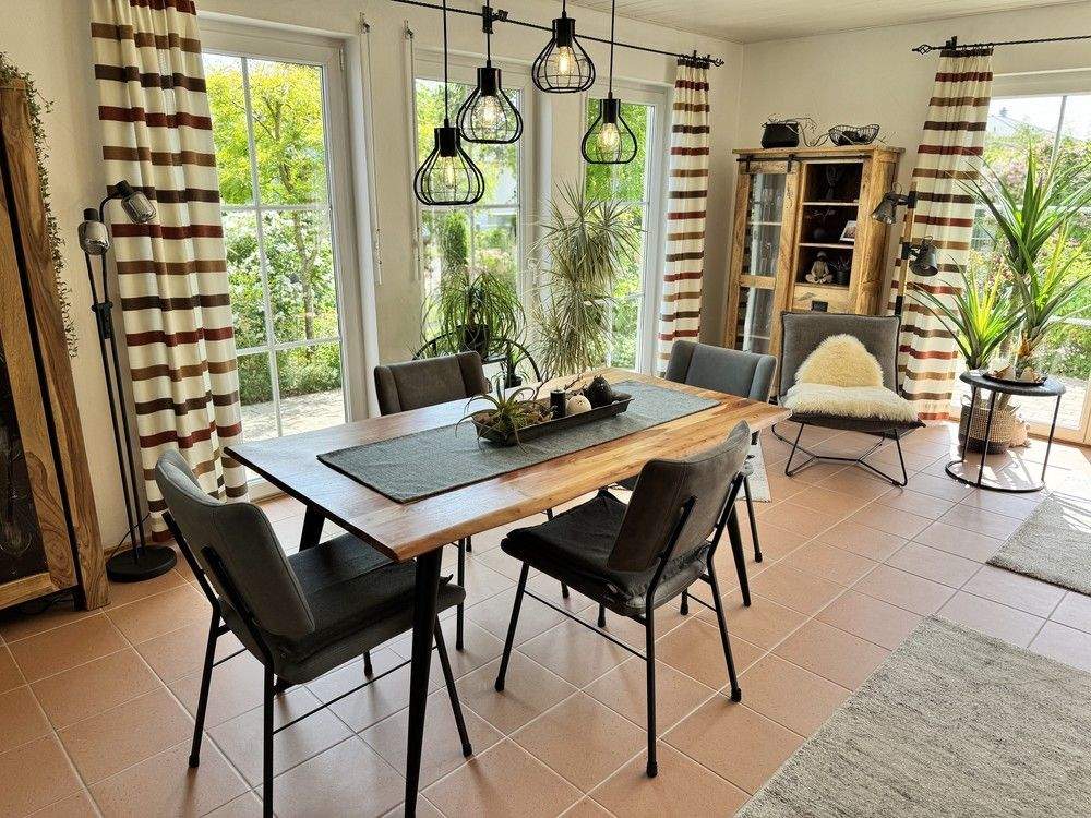 Immobilie in Ellingen - Einfamilienhaus mit Garage und Garten - Bild 2