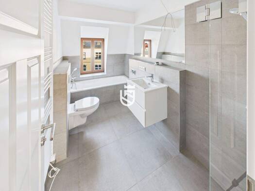 Wohnung zur Miete 1.084 € 4 Zimmer 94,3 m² 4. Geschoss Innenstadt Halle (Saale) 06112