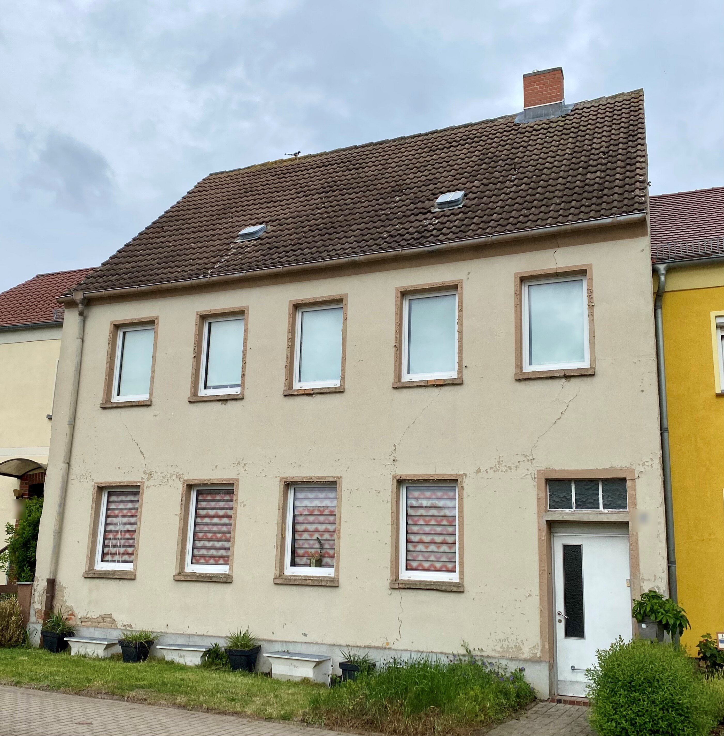 Mehrfamilienhaus zum Kauf 140.000 € 6 Zimmer 137,4 m²<br/>Wohnfläche 347 m²<br/>Grundstück Zerbst Zerbst/Anhalt 39261