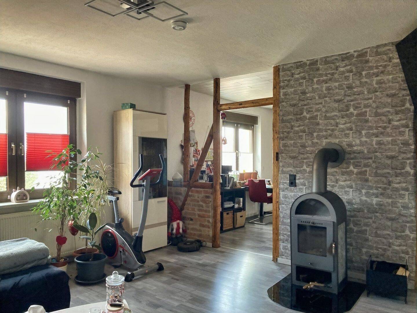 Immobilie in Helbra - Solides Wohnhaus mit großzügiger Wohnfläche und Garten ! - Bild 2