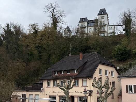 Gewerbeobjekt zum Kauf als Kapitalanlage geeignet 1.150.000 € 432 m² 1.619 m² Grundstück Bahnhofstr. 4 Laufenburg Laufenburg (Baden) 79725