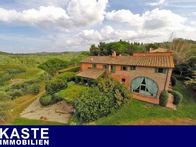 Haus zum Kauf 1.250.000 € 7 Zimmer 650 m² 9.000 m² Grundstück Pontedera 56025