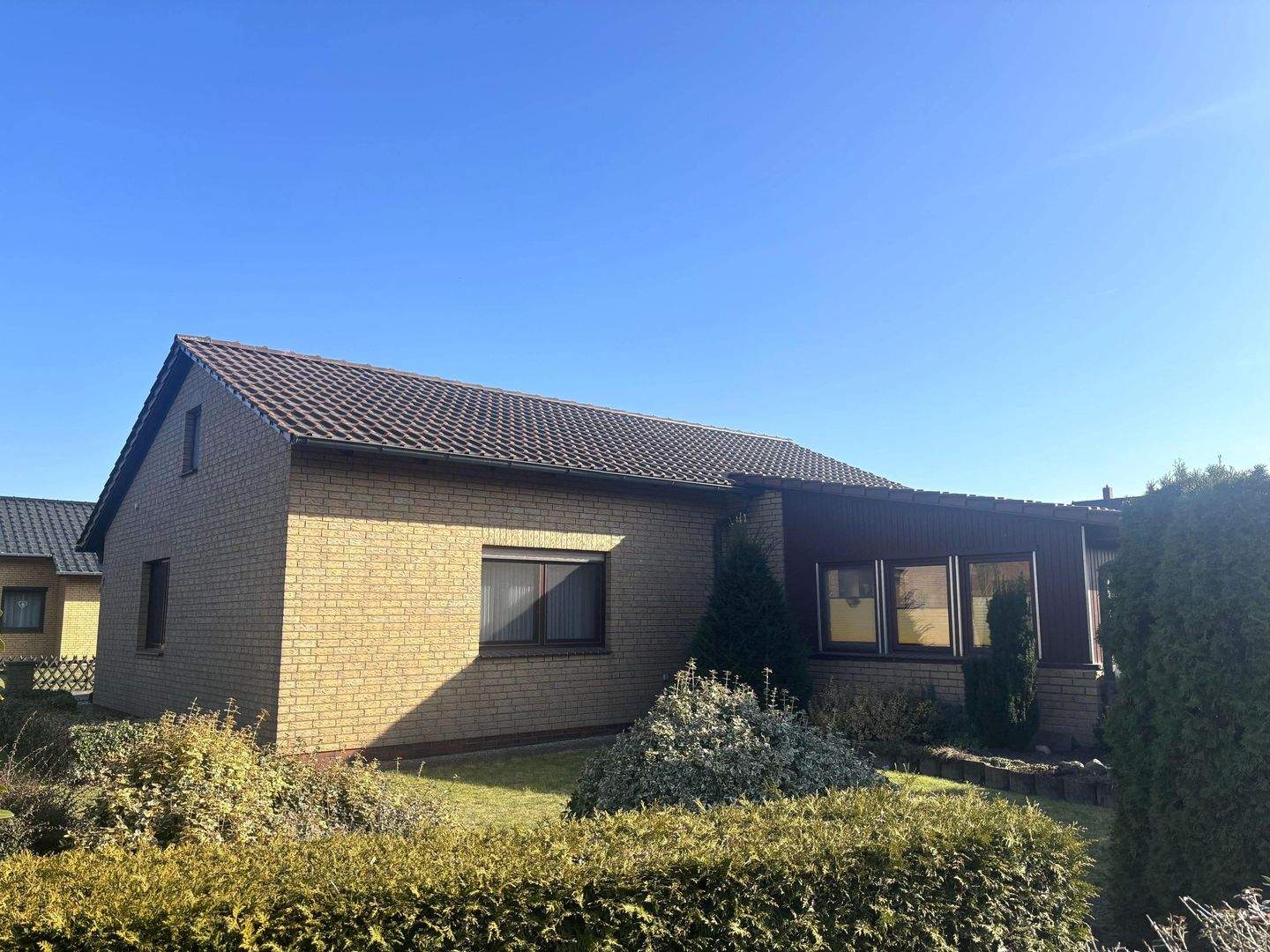 Immobilie in Wustrow - Bungalow zu ebener Erde mit Garage und Wintergarten - Bild 1