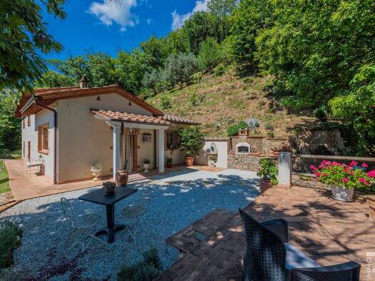 Villa zum Kauf 450.000 € 4 Zimmer 120 m² 3.000 m² Grundstück frei ab sofort Camaiore 55041