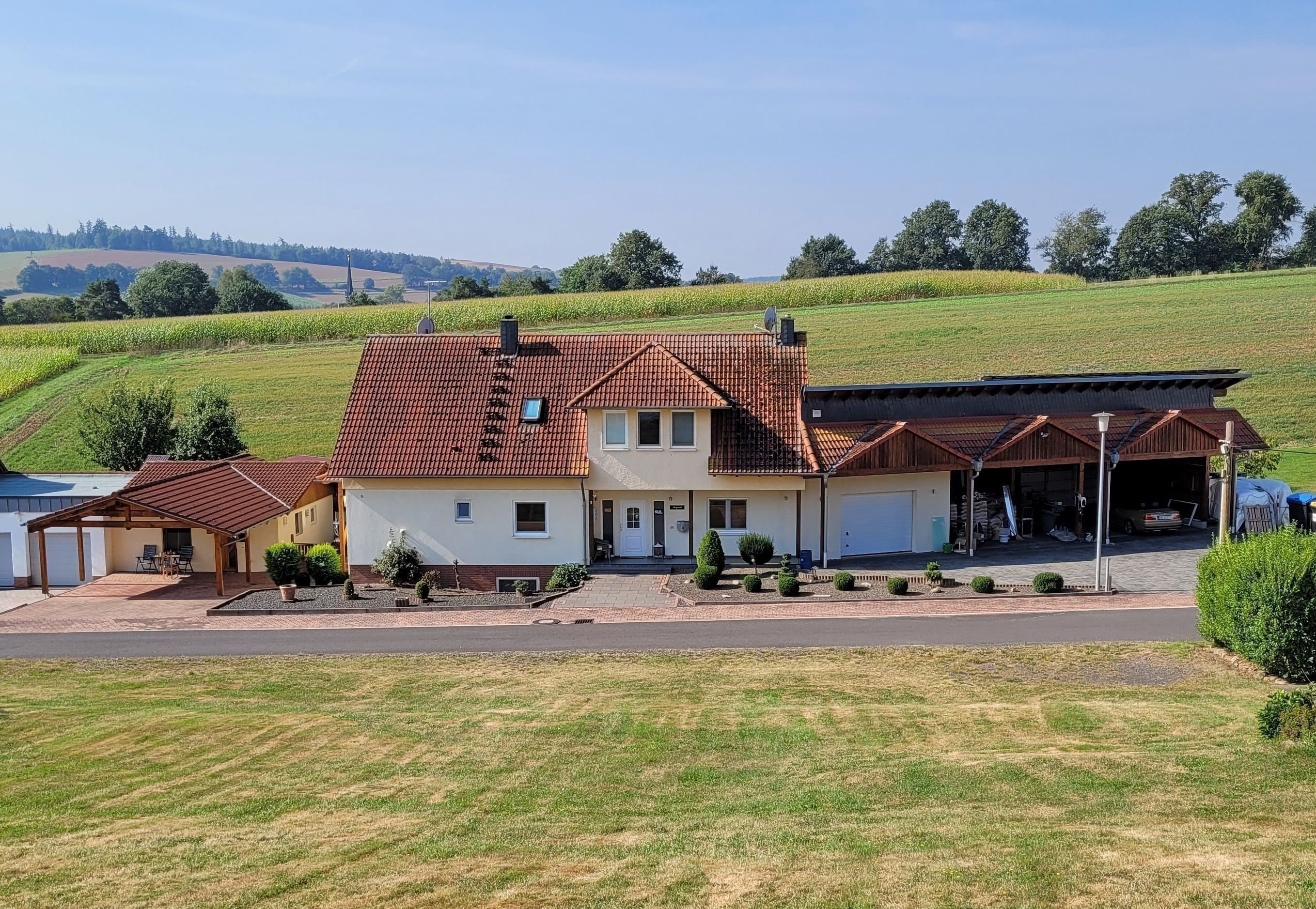 Einfamilienhaus zum Kauf 625.000 € 13 Zimmer 356 m²<br/>Wohnfläche 1.639 m²<br/>Grundstück Im Hitzbach 3 Hatterode Breitenbach am Herzberg 36287