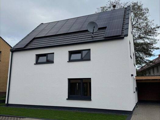 Einfamilienhaus zur Miete - Erstbezug 1.900 € 4 Zimmer 150,1 m² frei ab sofort Schwalbenstraße 37a Donnerschwee Oldenburg / Donnerschwee 26123