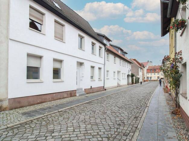 Mehrfamilienhaus zum Kauf als Kapitalanlage geeignet 139.000 € 6 Zimmer 180 m² 143,3 m² Grundstück Haldensleben Haldensleben 39340