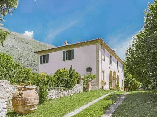 Haus zum Kauf 4.000.000 € 790 m² Lucca 55100