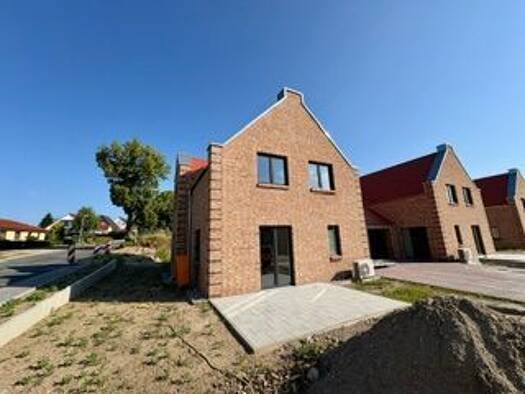 Einfamilienhaus zur Miete - Erstbezug 1.870 € 4 Zimmer 187 m² 463 m² Grundstück frei ab 01.12.2026 Kröpeliner Str. 8 b Satow 18239