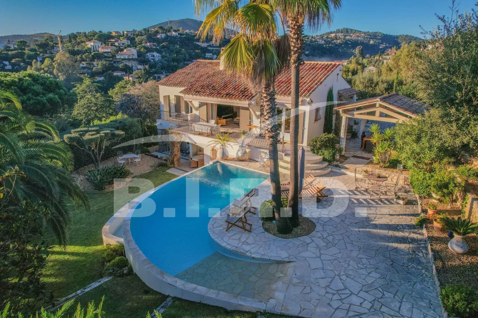 Villa zum Kauf provisionsfrei 1.680.000 € 4 Zimmer 177 m²<br/>Wohnfläche 1.200 m²<br/>Grundstück Bellecroix-Pont d'Avignon Les Issambres 83380