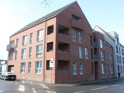 Wohnung zur Miete 900 € 3 Zimmer 84,4 m² EG frei ab 01.11.2025 Schloßstraße 4 Husum 25813
