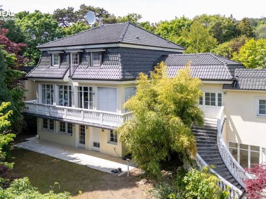 Haus zum Kauf 1.450.000 € 3 Zimmer 225 m² 700 m² Grundstück Baden 2500