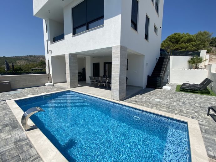 Mehrfamilienhaus zum Kauf als Kapitalanlage geeignet 560.000 € 6 Zimmer 185 m²<br/>Wohnfläche 257 m²<br/>Grundstück Vodice 22211 