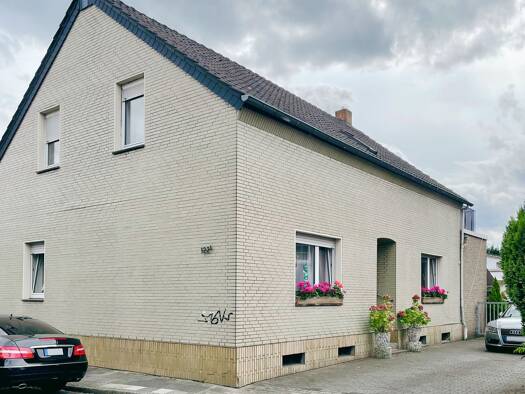 Haus zum Kauf 319.000 € 7 Zimmer 181 m² 964 m² Grundstück Bergstr. Hochstraß Moers 47443