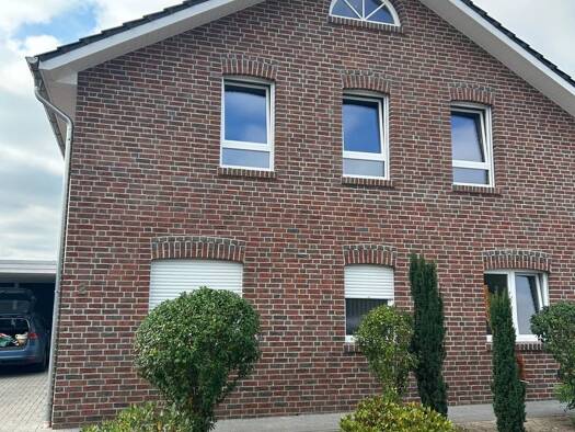 Wohnung zur Miete 880 € 3,5 Zimmer 90 m² Geschoss EG/1 frei ab 01.10.2026 Essen Essen (Oldenburg) 49632