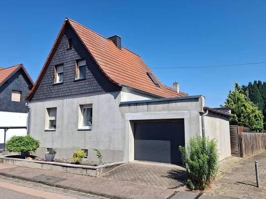 Einfamilienhaus zum Kauf 138.000 € 3,5 Zimmer 100 m² 787 m² Grundstück Ernst-Thälmann-Straße 45 Klostermansfeld 06308