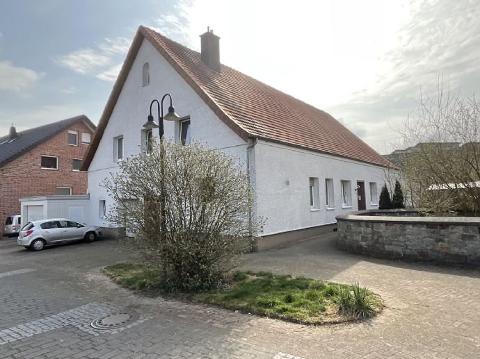 Mehrfamilienhaus zum Kauf provisionsfrei 255.000 € 11 Zimmer 260 m²<br/>Wohnfläche 758 m²<br/>Grundstück Kirchweg 1 Haaren Bad Wünnenberg 33181