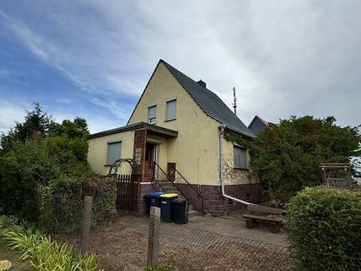 Einfamilienhaus zum Kauf 135.000 € 3 Zimmer 87 m² 882 m² Grundstück frei ab sofort Damaschkeweg 13 Gröningen Gröningen 39397