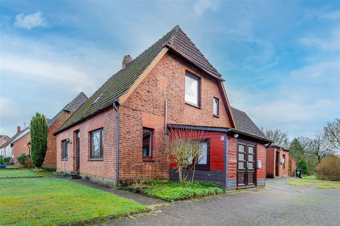 Einfamilienhaus zum Kauf 280.000 € 8 Zimmer 180 m²<br/>Wohnfläche 1.382 m²<br/>Grundstück Grönwohld , Kr Stormarn 22956